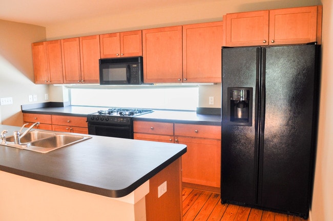 Kitchen. - 920 Memorial Dr SE