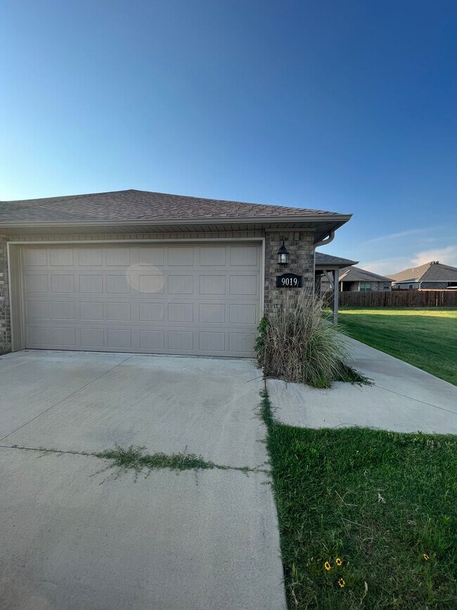 Building Photo - 9017-9019 Sandra Wy