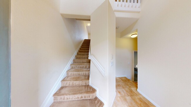 Building Photo - Modern Style Tri-Level Townhome 2BR/ 2.5BA...