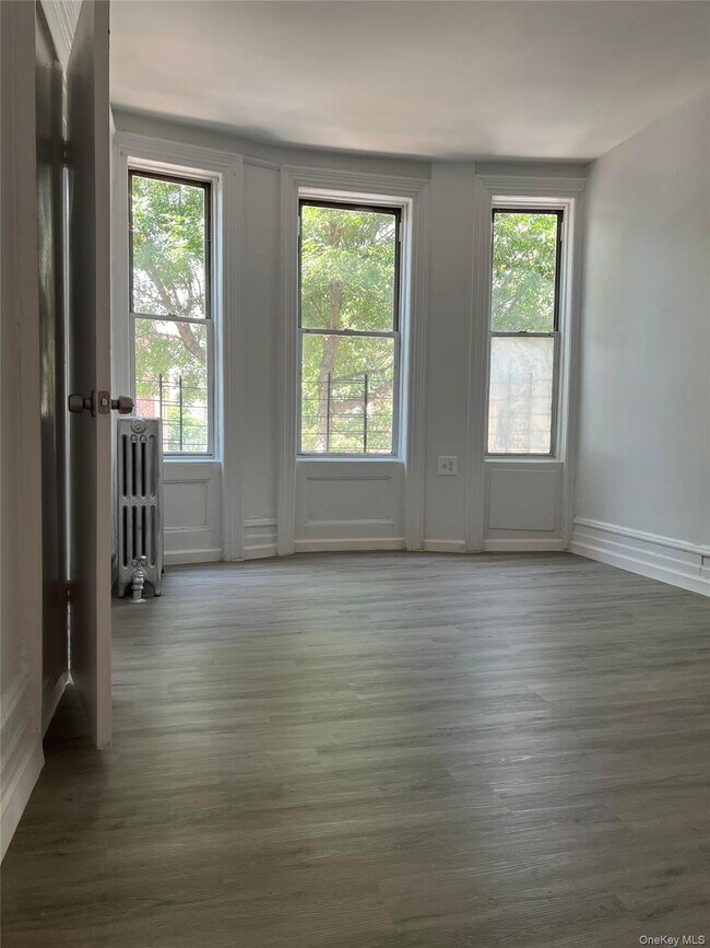 Foto del edificio - 1810 Barnes Ave