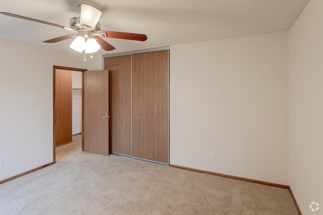 2HAB, 1BA - Four Seasons Estates
