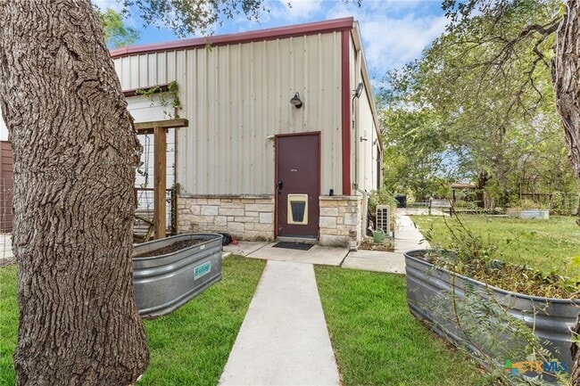 Building Photo - 218 Alexandra Ln