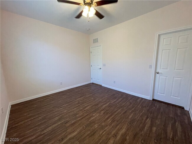 Foto del edificio - 7029 Chestnut Valley St