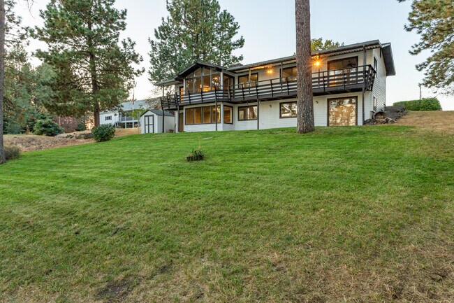 Foto del edificio - 15617 W Silver Lake Rd