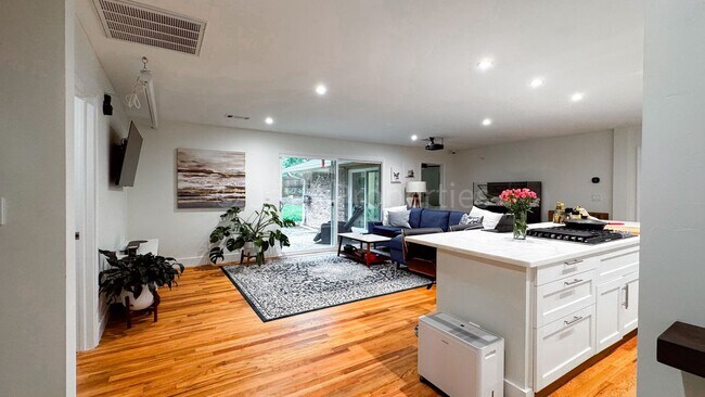 Foto del edificio - 3169 Cloverhurst Dr