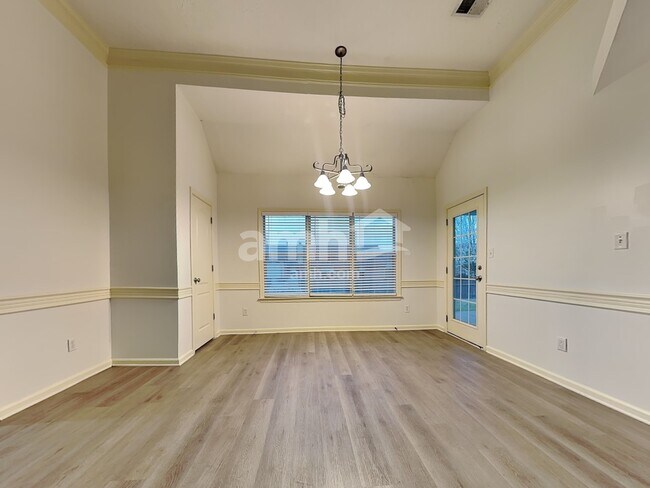 Foto del edificio - 6377 Braybourne Main