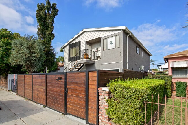 Building Photo - 749 Vernon Ave