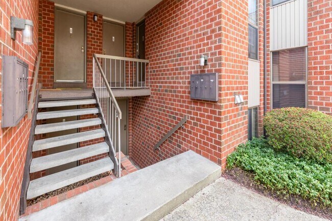 Foto del edificio - 1210 Hampton Hill Ct