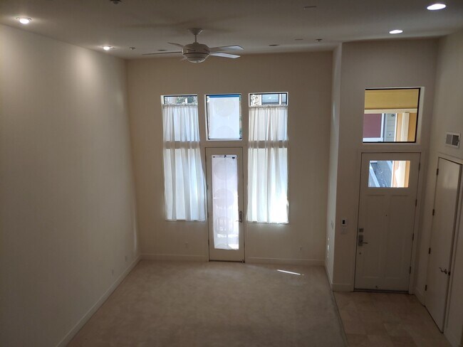 Building Photo - 4201 Juniper Ln