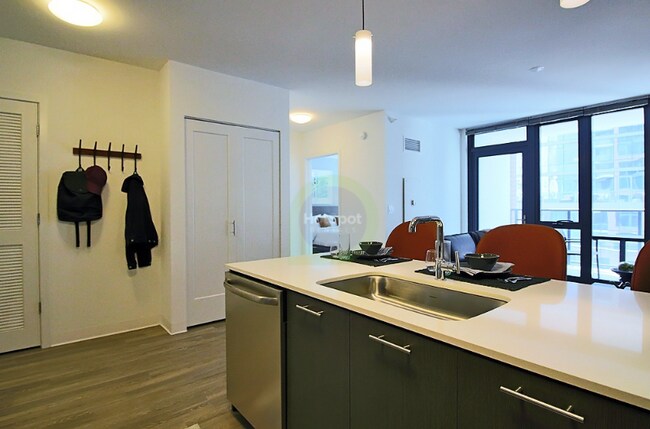 Foto del edificio - 615 N Wells St