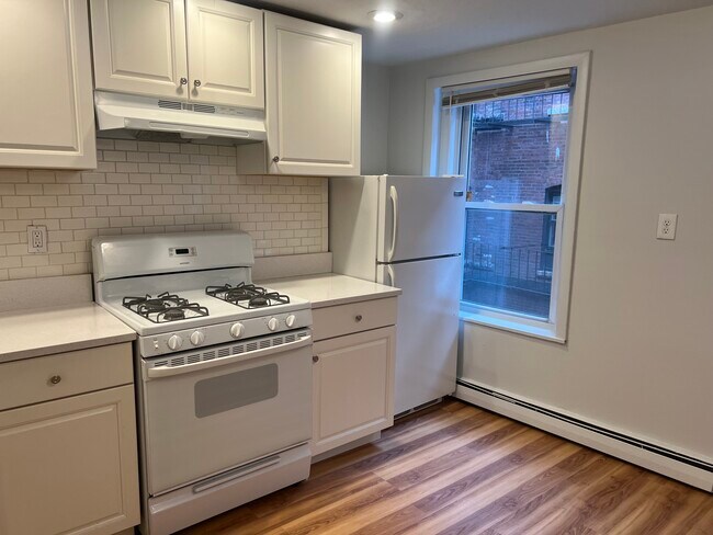 Building Photo - 207 Salem St