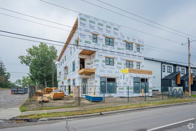 Building Photo - 4507 17 Av SW