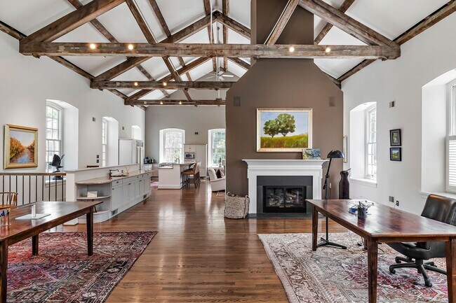Foto del edificio - Magnificent Condo In Rockland Mills