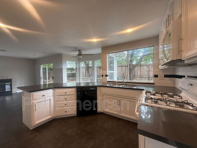 Foto del edificio - 3400 Cobblestone Dr