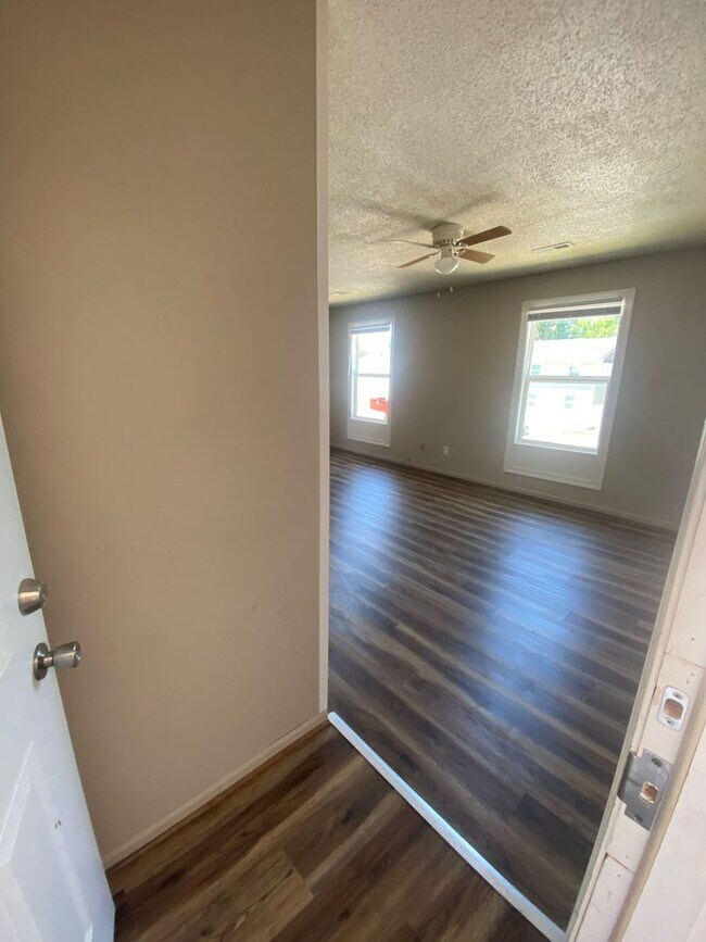 Foto del edificio - Affordable 2 Bedroom 1 Bath Apartments