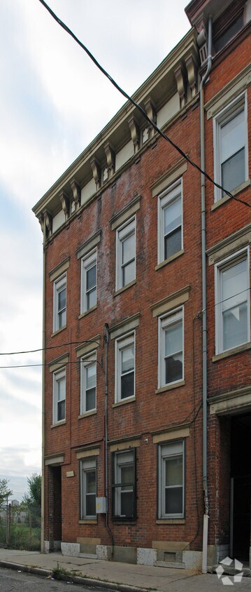 Building Photo - 421 Wade St