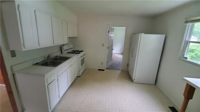 Building Photo - 1221 N Goodlet Ave
