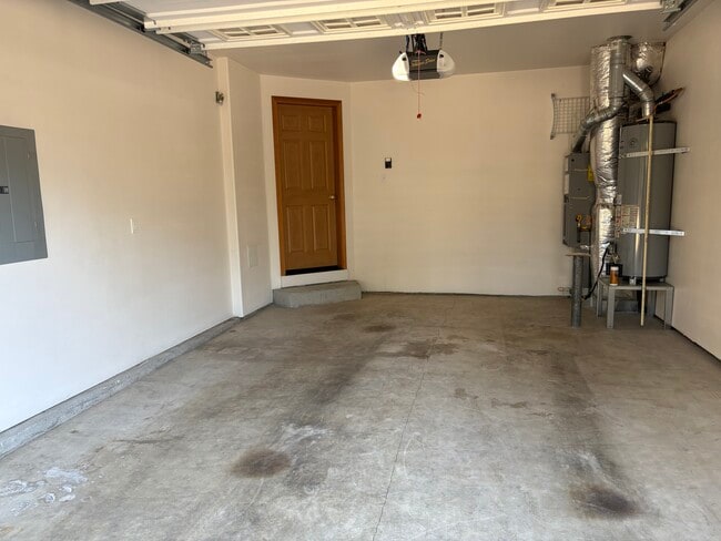 Garage - 5220 SE Hull Ave