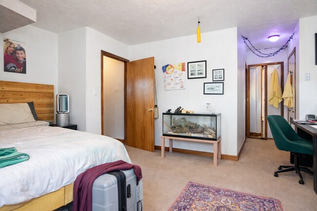 Building Photo - 121 Centre St