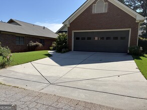 Building Photo - 1224 Hunters Dr