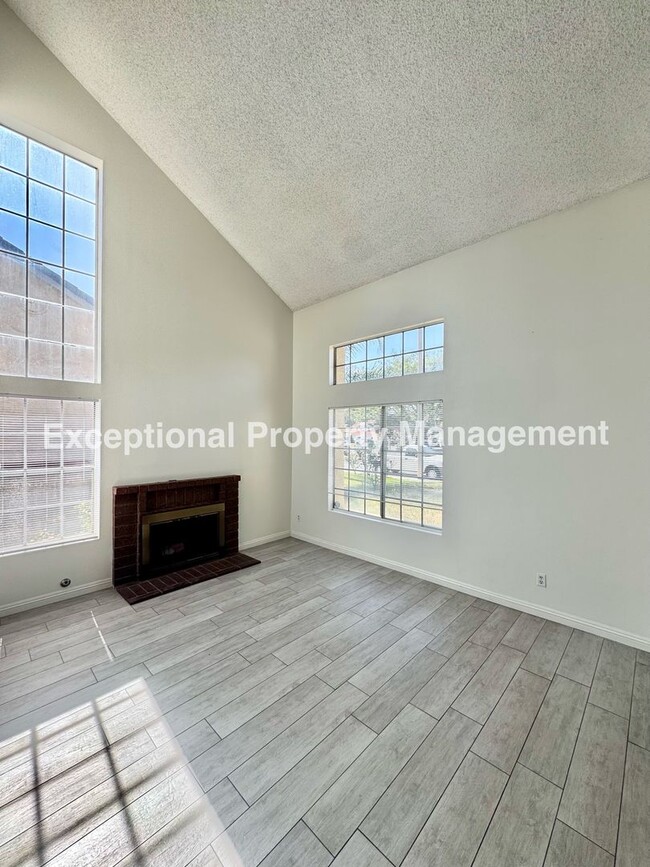 Foto del edificio - Ready to move in 3 bed 3 bath home!