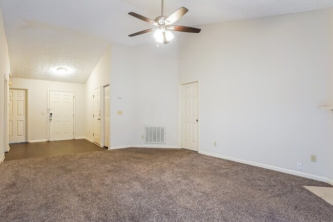 Building Photo - 409 Laurens Way