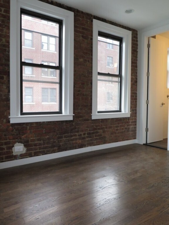 Foto del edificio - 684 Riverside Dr