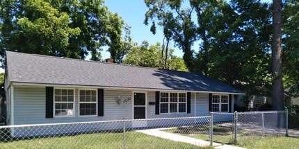 Building Photo - 3030 Matipan Ave