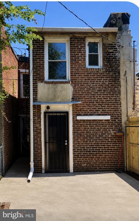 Building Photo - 2032 Etting St