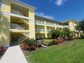 Building Photo - 2060 Willow Hammock Cir