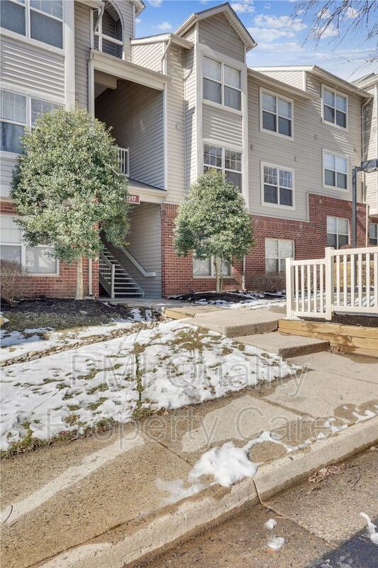 Building Photo - 1717 Ascot Way
