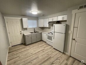 Building Photo - 324 W 170 N