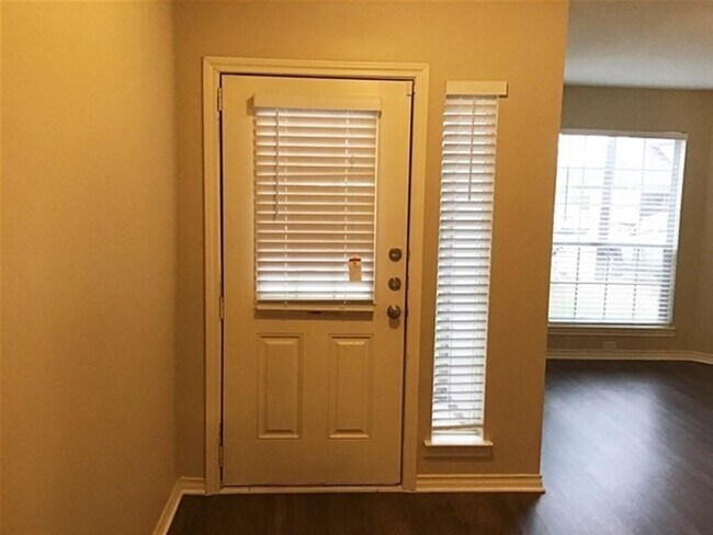 Foto del edificio - 2218 Shady Pine Dr