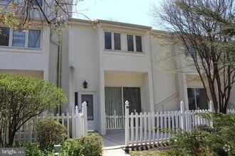 Building Photo - 111 Montrose Ave