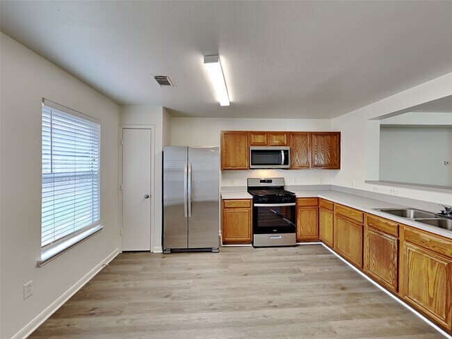 Foto del edificio - 9626 Eaglewood Glen Tr