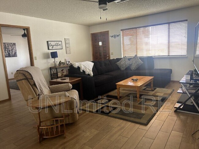 Building Photo - 680 Papoose Dr