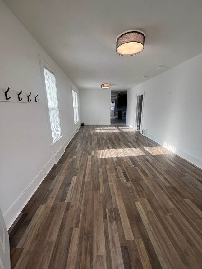 Foto del edificio - Charming Main Floor Apartment – 2 Bed, 1 B...