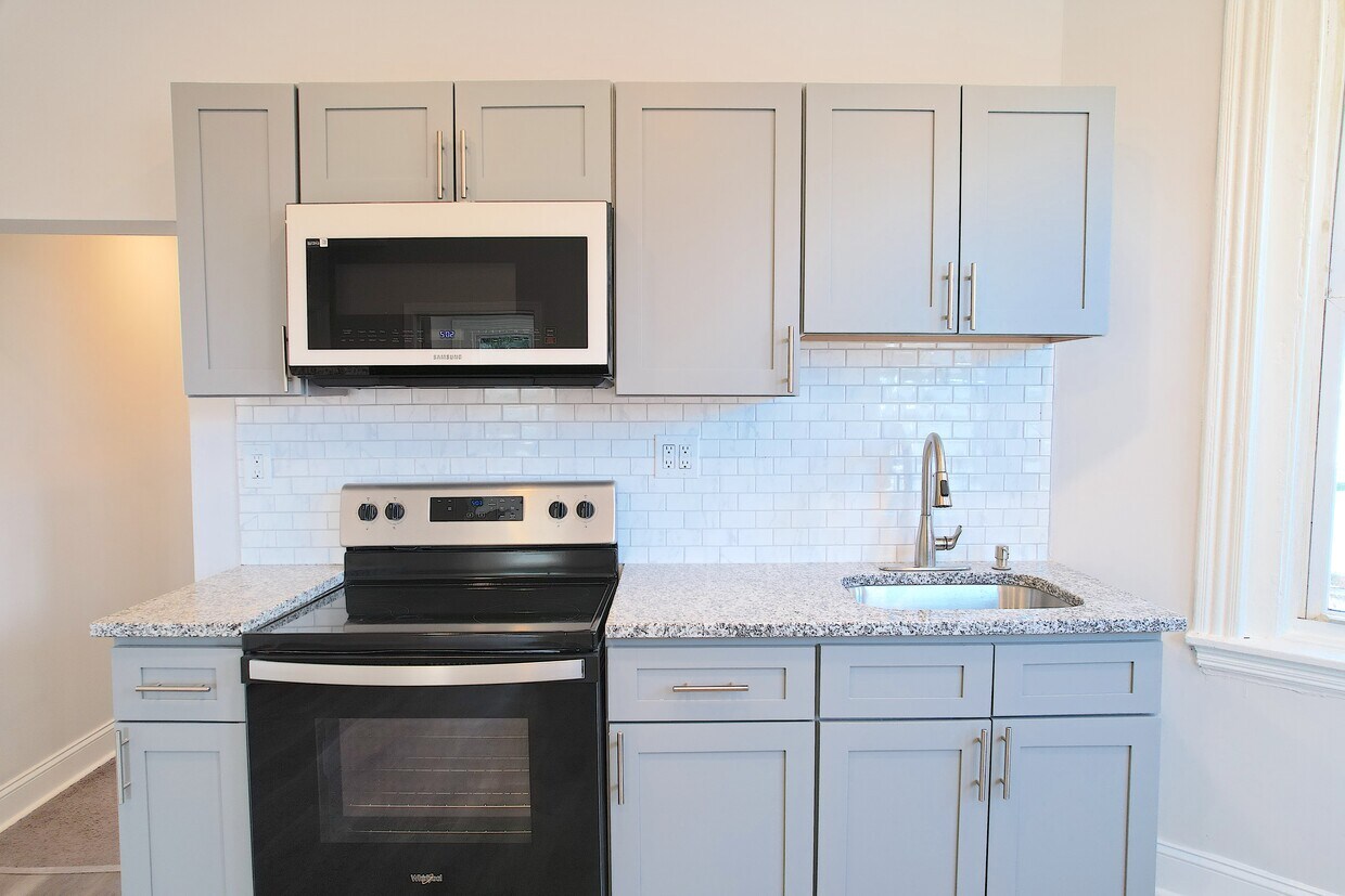 Primary Photo - 134 E Washington Ln