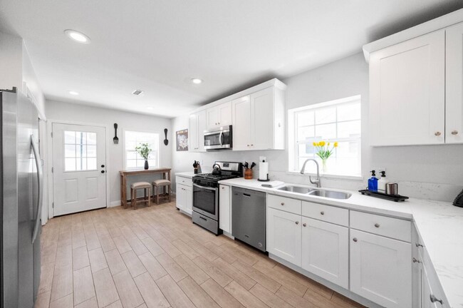 Foto del edificio - 4157 Edgewood Pl