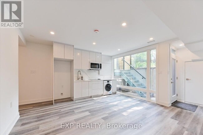 Building Photo - 19 Devon Rd