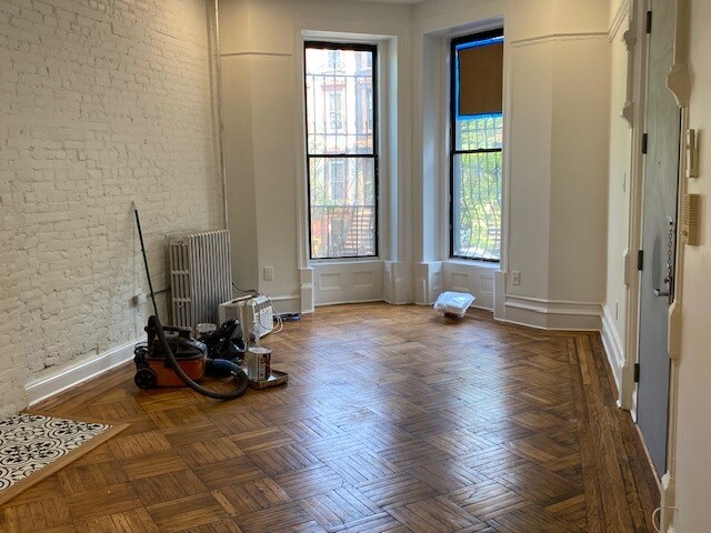 Building Photo - 445 Putnam Ave