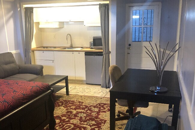 kitchenette 1 - 4514 Albemarle St NW