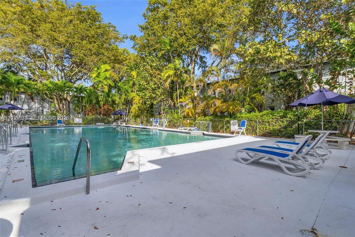 Building Photo - 7880 SW 55th Ave