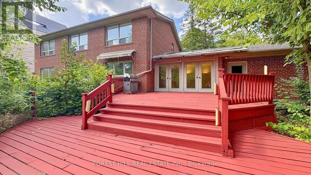 Primary Photo - 19 Chieftain Crescent