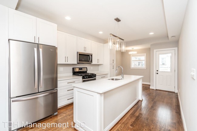 Building Photo - 3 br, 3 bath House - 823 S Lakewood Avenue