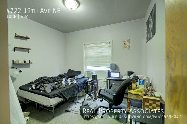 Foto del edificio - Huge U.W. Home Now Renting for September 2024