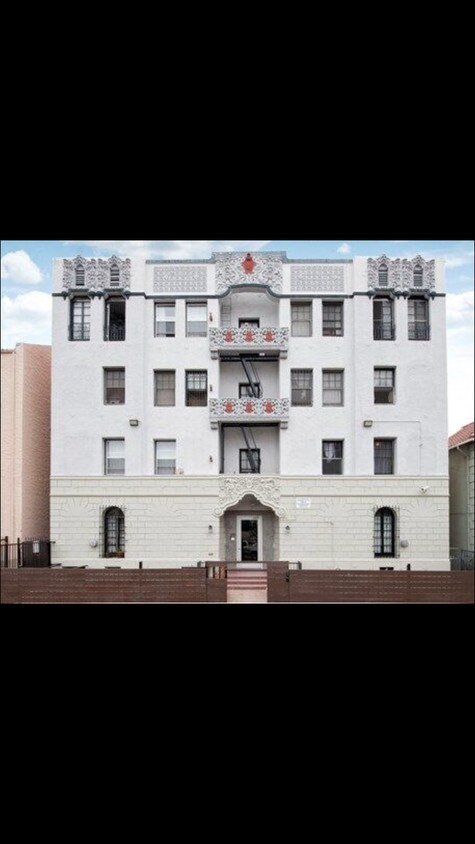Foto principal - 250 S Kenmore Ave