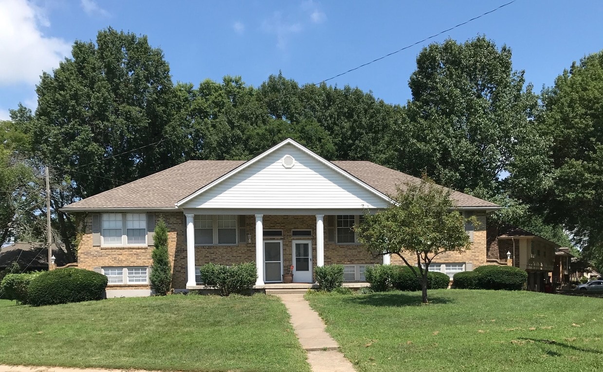 1207 NW 6th St, Blue Springs, MO 64014 Townhome Rentals in Blue