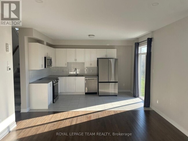 Building Photo - 724 Eminence St