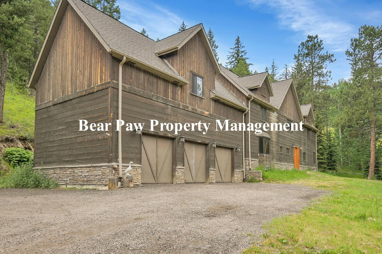 Primary Photo - Spacious 4-Bedroom Retreat in Scenic Conif...